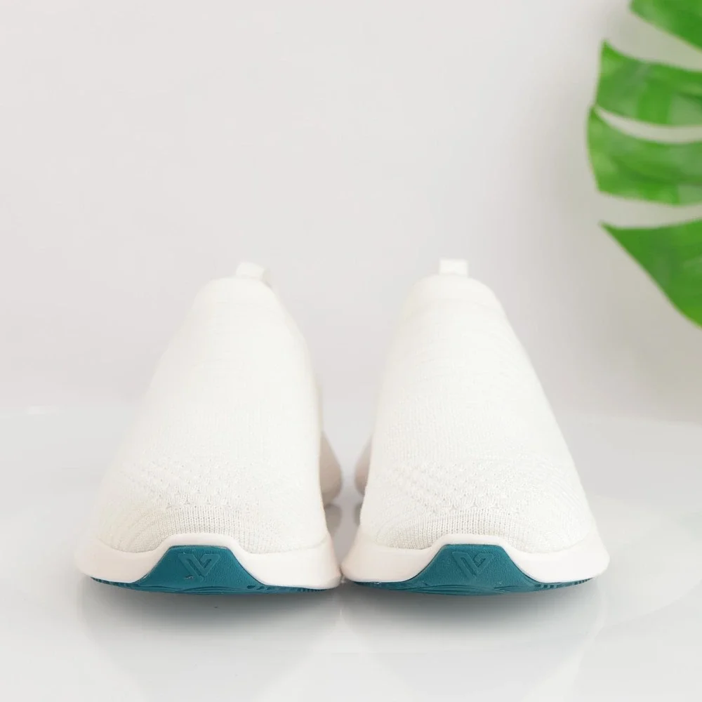 Vessi Womens Everyday Move Slip-On Sneaker Size 9 Waterproof White Comfort Shoes